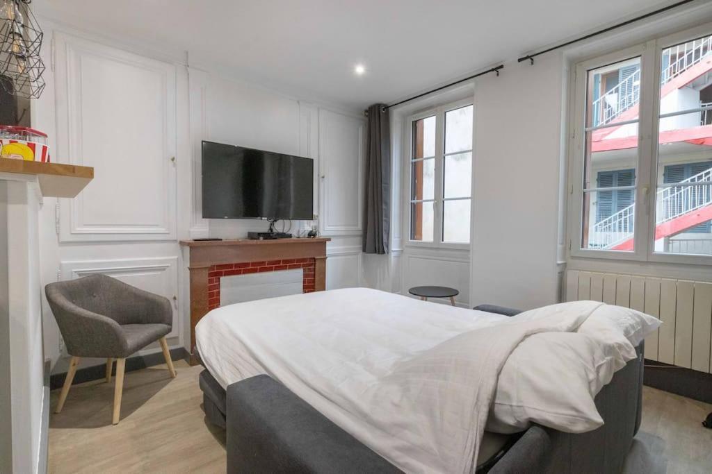 & L'ain, Lune & L'eau Apartment